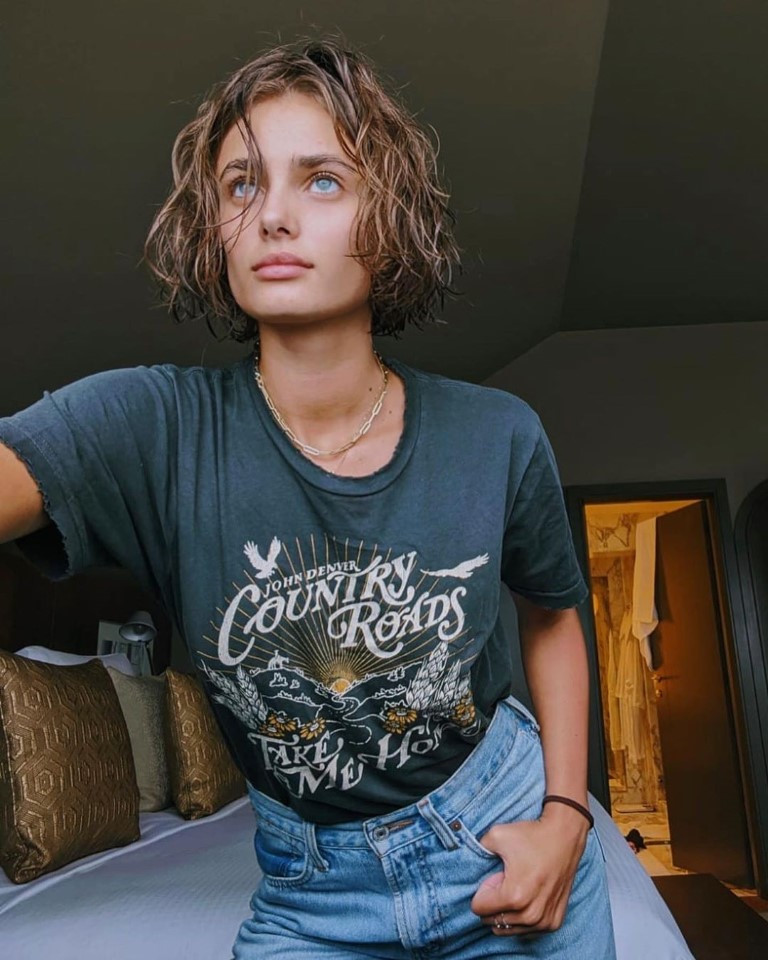 Taylor Hill  nude photo