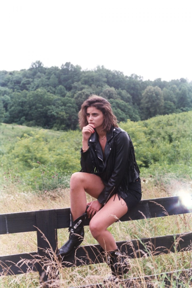 Taylor Hill  nude photo