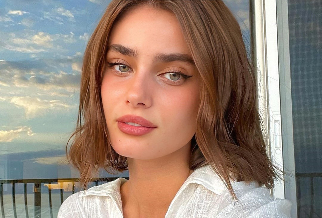 Taylor Hill  nude photo