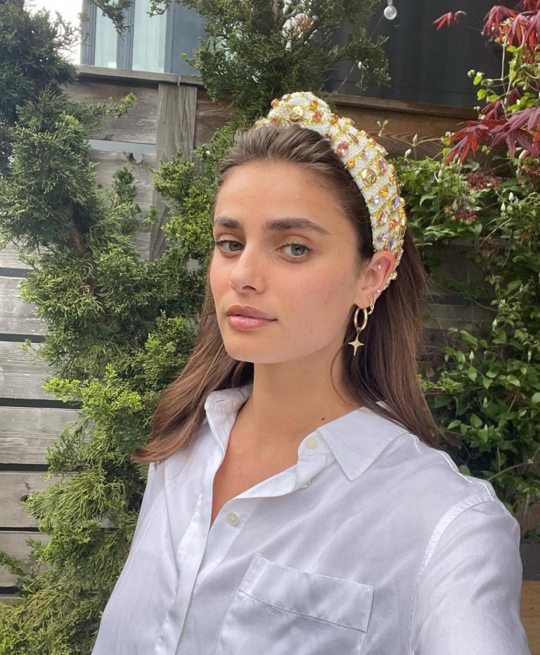 Taylor Hill  nude photo