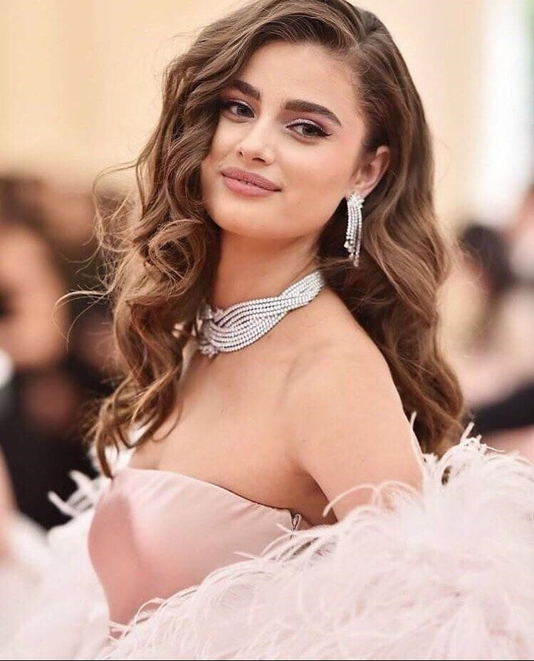 Taylor Hill  nude photo