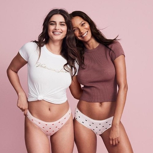 Taylor Hill  nude photo