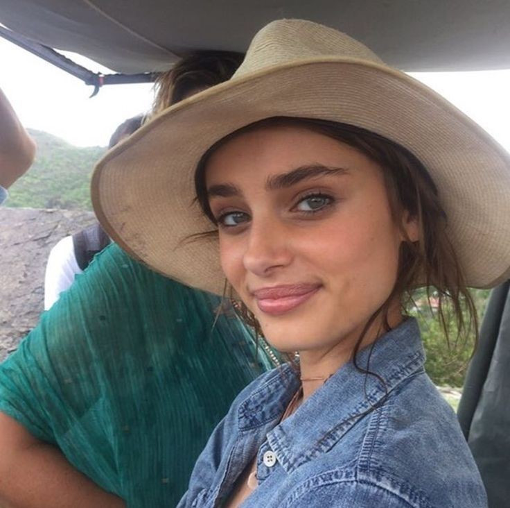 Taylor Hill  nude photo