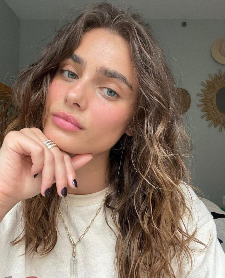 Taylor Hill  nude photo