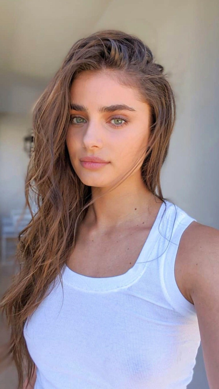Taylor Hill  nude photo