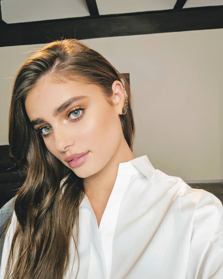 Taylor Hill  nude photo
