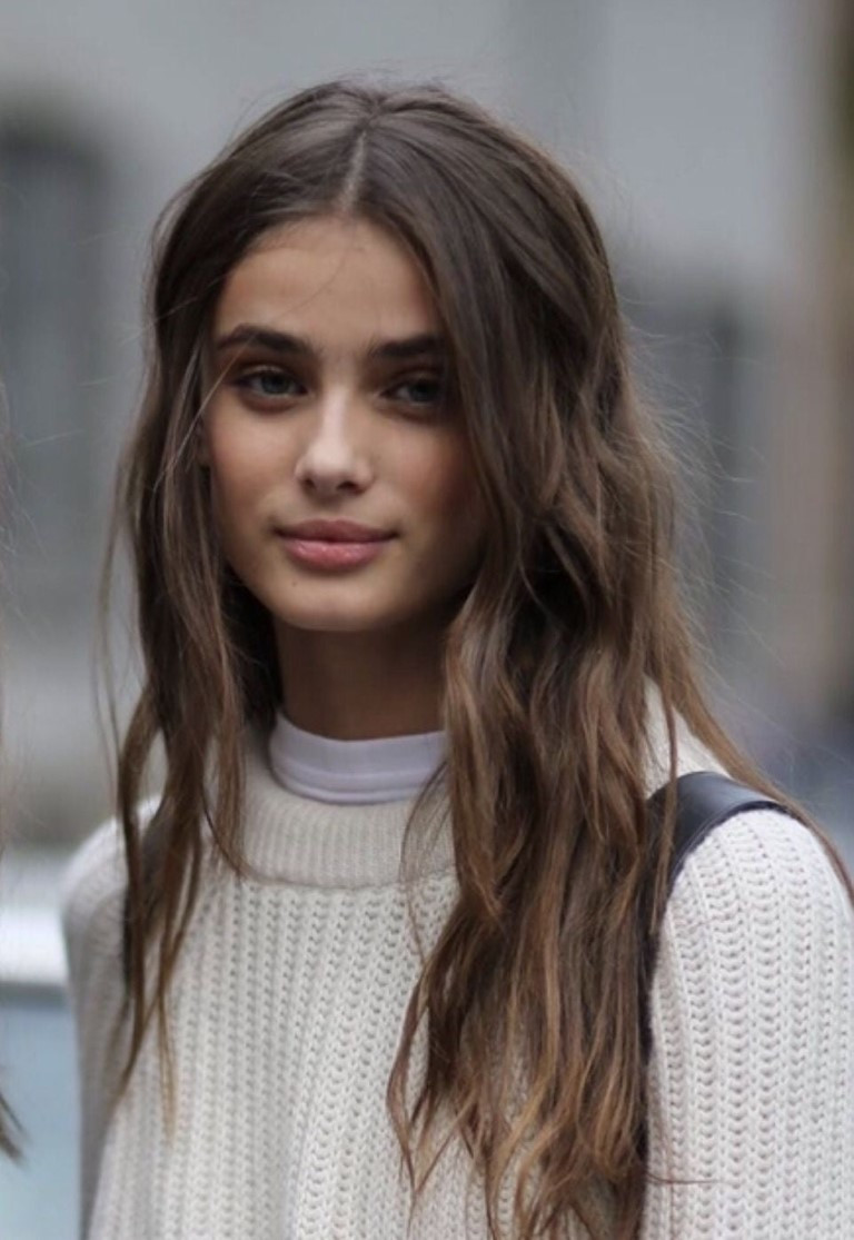 Taylor Hill  nude photo