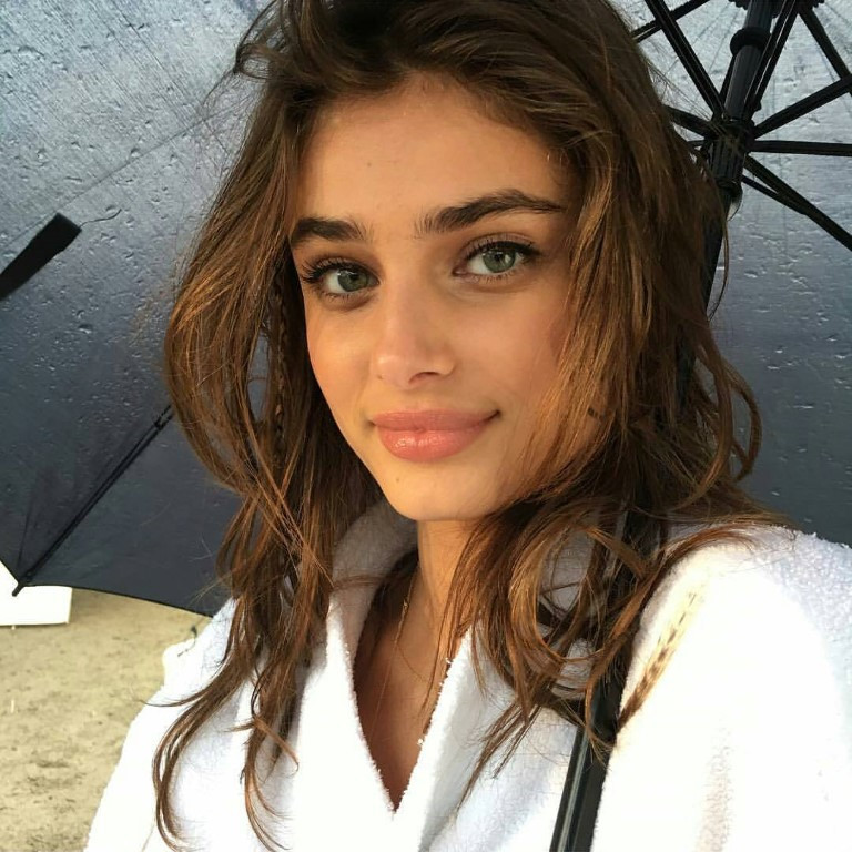 Taylor Hill  nude photo