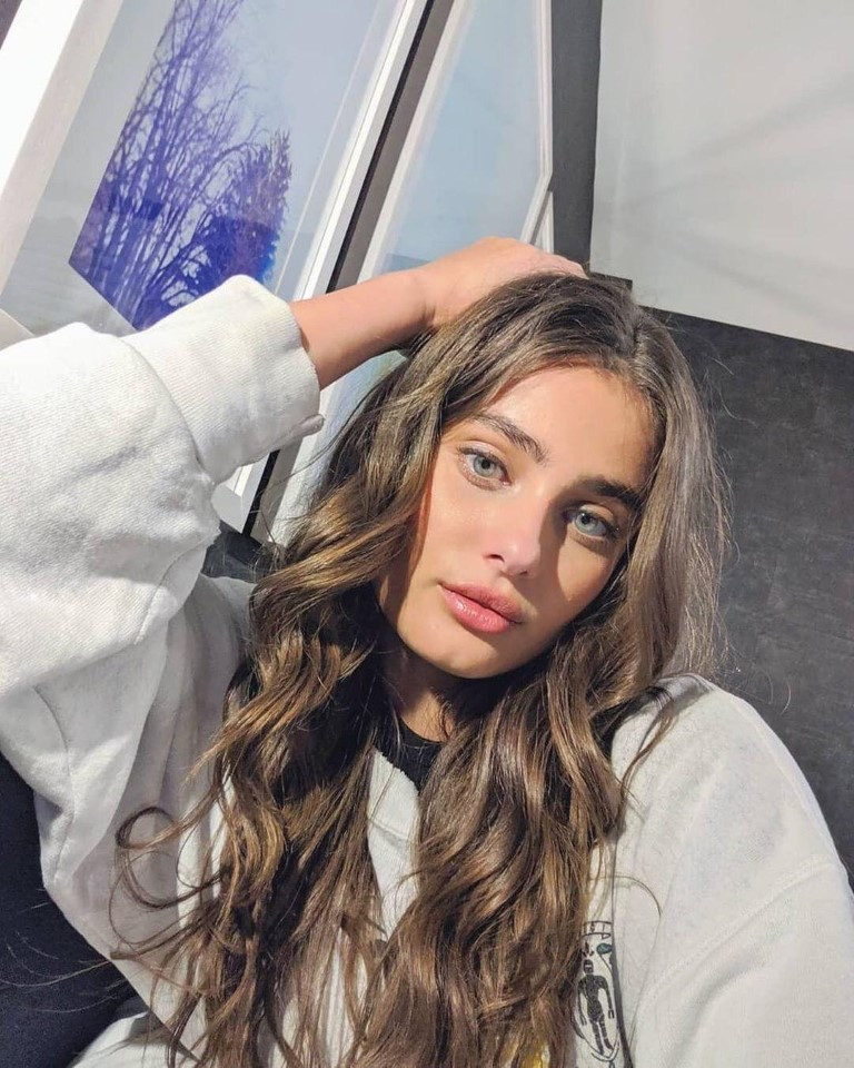 Taylor Hill  nude photo