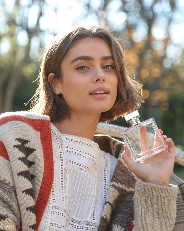 Taylor Hill  nude photo