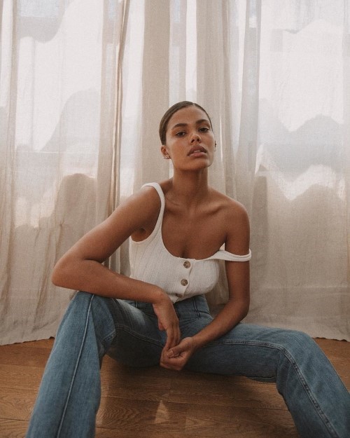 Tina Kunakey  nude photo