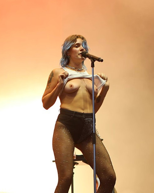 Tove Lo Shows Tits And Nipples At Stage  nude photo