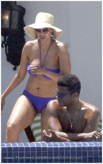 Tyra Banks Bikini Candids  nude photo