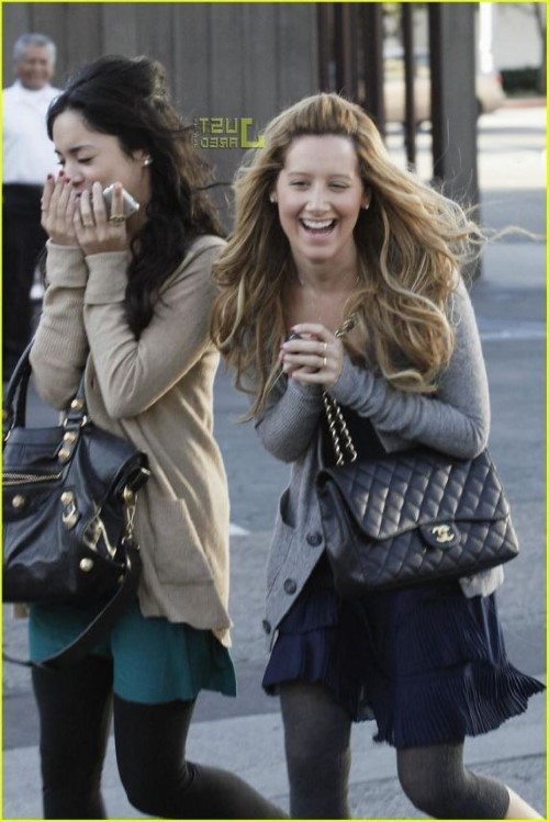 Vanessa Hudgens And Ashley  nude photo