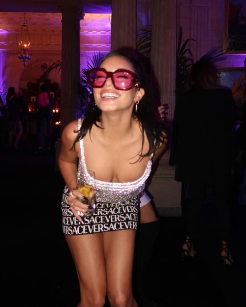 Vanessa Hudgens At Versace Fashion Show  nude photo