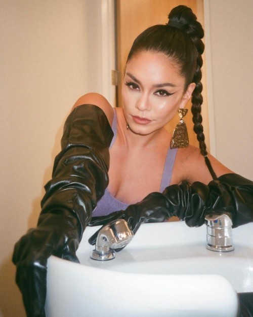 Vanessa Hudgens BTS Of Her Recent Photoshoot 5  nude photo