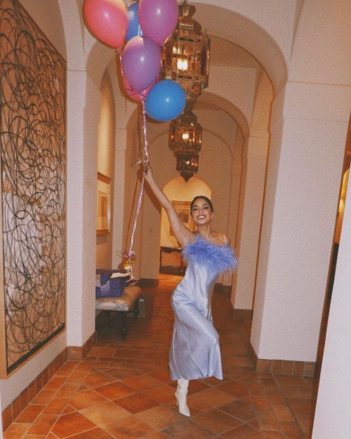 Vanessa Hudgens Birthday Pic  nude photo
