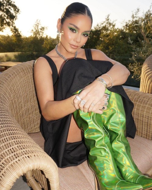Vanessa Hudgens Black Green Beauty 3  nude photo