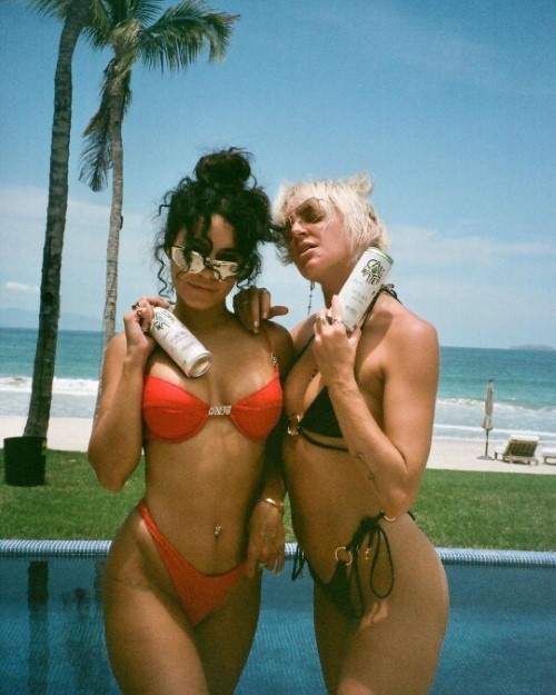 Vanessa Hudgens Drinks With GG  nude photo