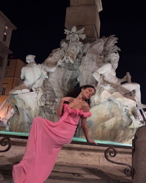 Vanessa Hudgens Fancy Girls In Italy 1  nude photo