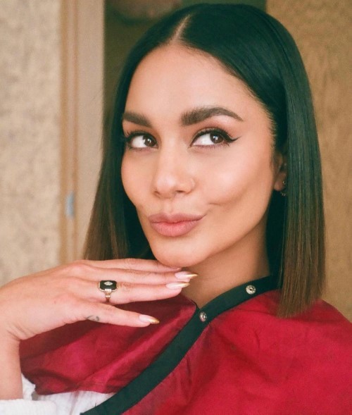 Vanessa Hudgens Glammed Up For SAG Awards 3  nude photo