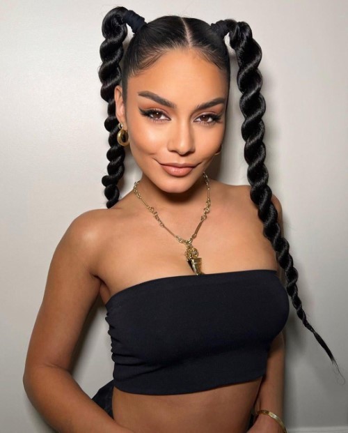 Vanessa Hudgens Got Her Hair Done 2  nude photo