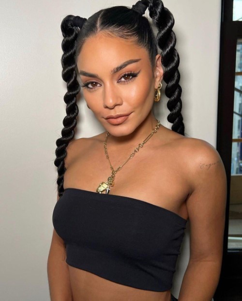 Vanessa Hudgens Got Her Hair Done 3  nude photo