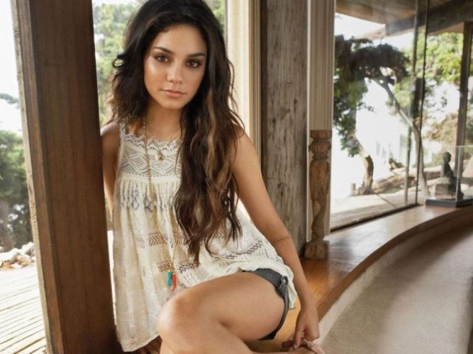 Vanessa Hudgens Hot  nude photo