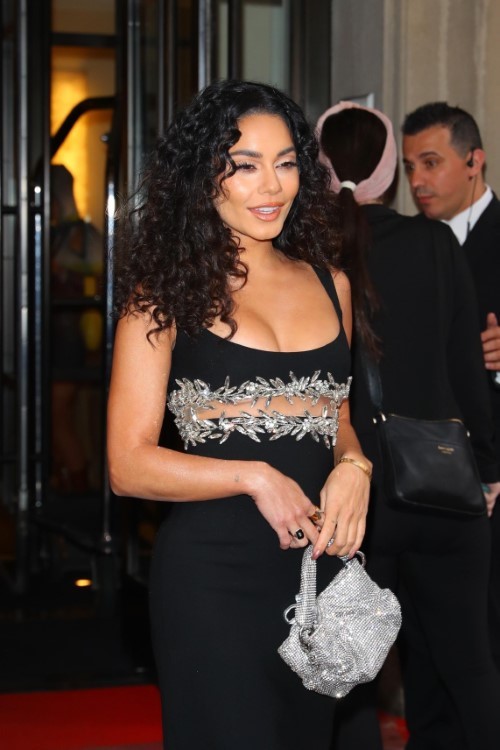 Vanessa Hudgens Looking Gorgeous Today In NY 4  nude photo
