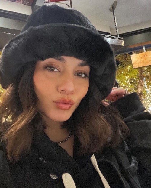 Vanessa Hudgens Looking Perfect In Black  nude photo