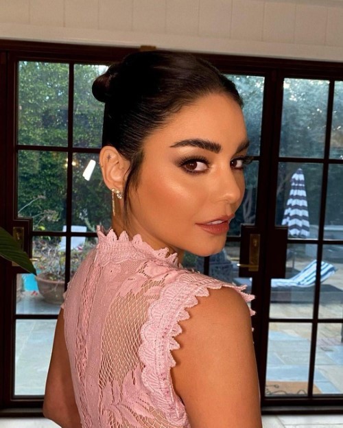 Vanessa Hudgens Pretty In Pink 2  nude photo