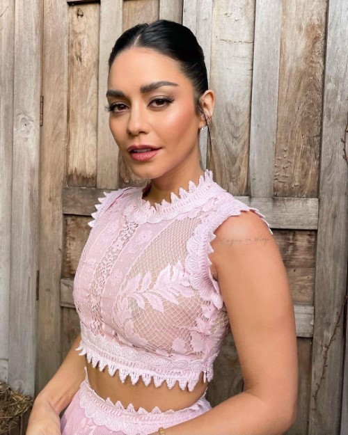 Vanessa Hudgens Pretty In Pink 3  nude photo