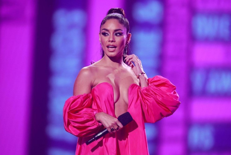Vanessa Hudgens Pretty In Pink At The MTV Awards 12  nude photo