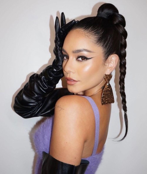 Vanessa Hudgens Pretty In Purple  nude photo