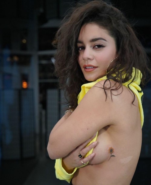 Vanessa Hudgens Sideboob  nude photo