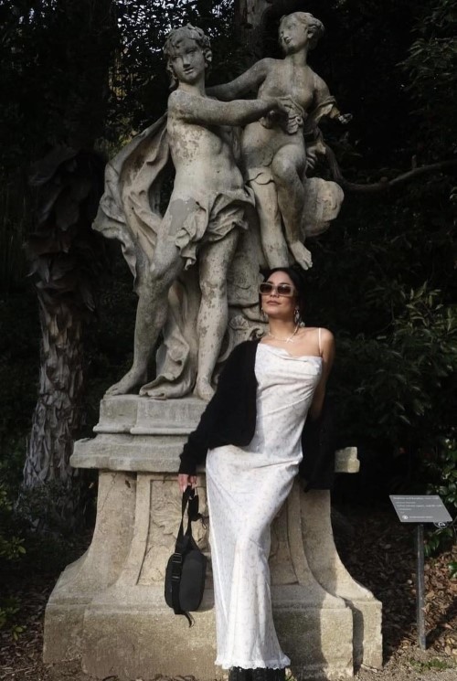 Vanessa Hudgens Simply Pretty 1  nude photo