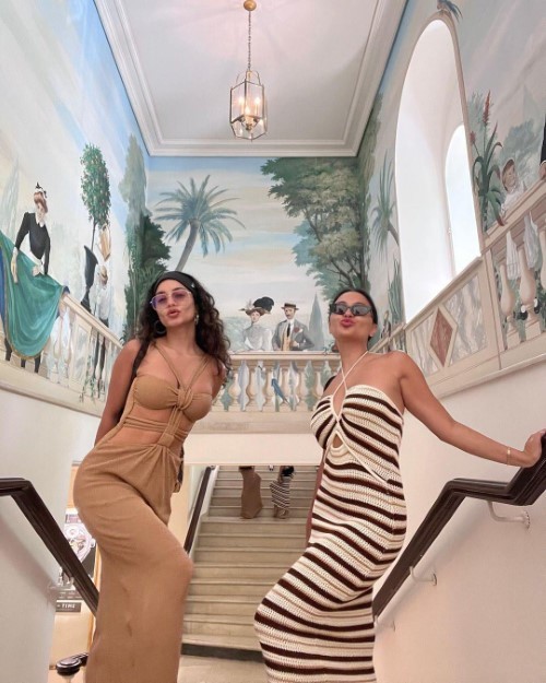 Vanessa Hudgens Sisters At A Rose Garden 2  nude photo