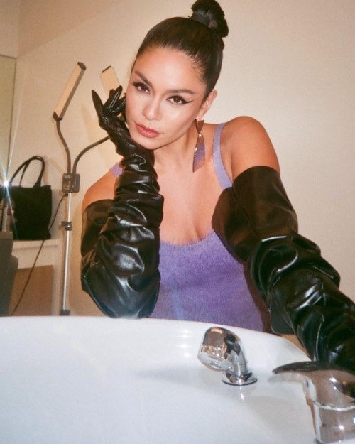 Vanessa Hudgens Soft Purple Fit 3  nude photo