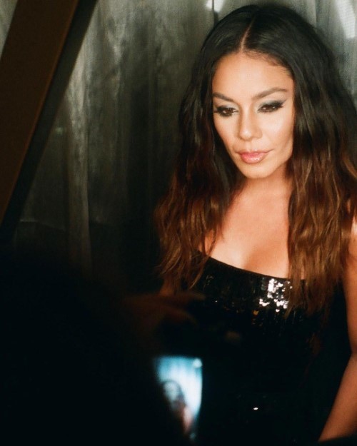 Vanessa Hudgens Vanity Party Look 10  nude photo