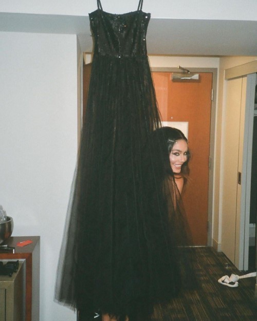 Vanessa Hudgens Vanity Party Look 13  nude photo