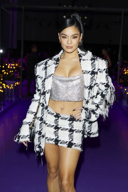 Vanessa Hudgens Versace Fashion Show 1  nude photo