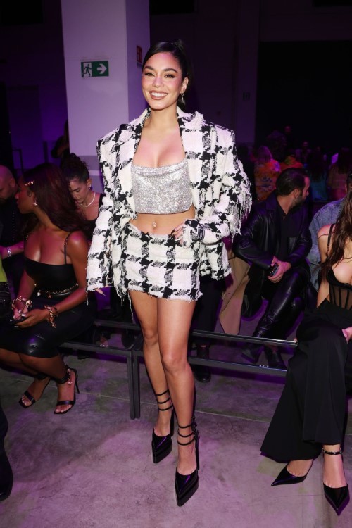 Vanessa Hudgens Versace Fashion Show 5  nude photo