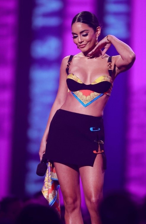 Vanessa Hudgens Vibrant Look At The MTV Awards 3  nude photo