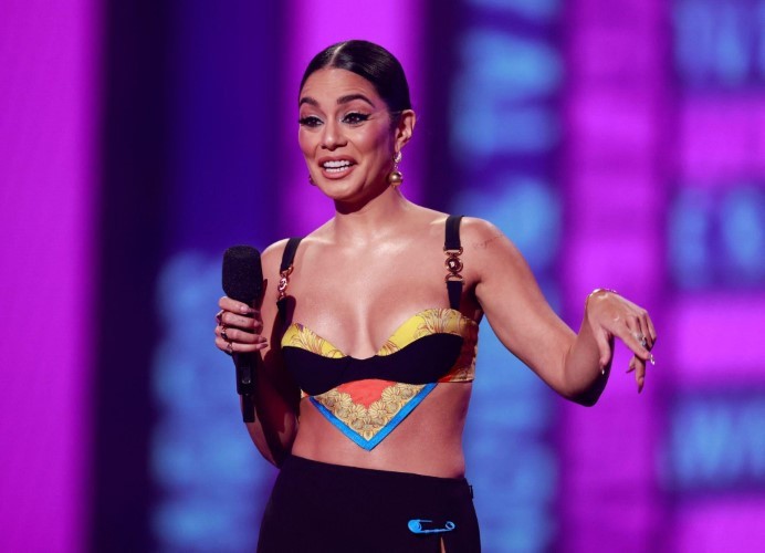 Vanessa Hudgens Vibrant Look At The MTV Awards 4  nude photo