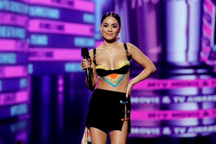 Vanessa Hudgens Vibrant Look At The MTV Awards 5  nude photo