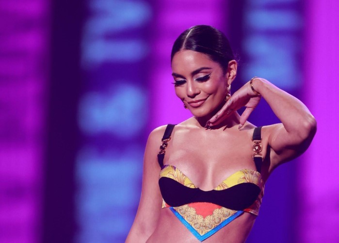 Vanessa Hudgens Vibrant Look At The MTV Awards 9  nude photo
