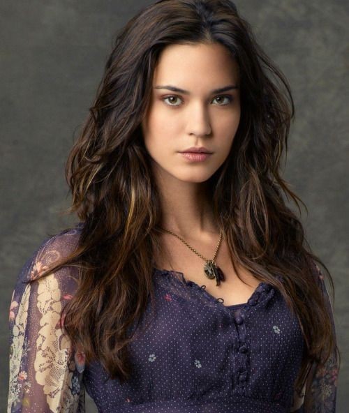 Very Beautiful Actress Odette Annable  nude photo