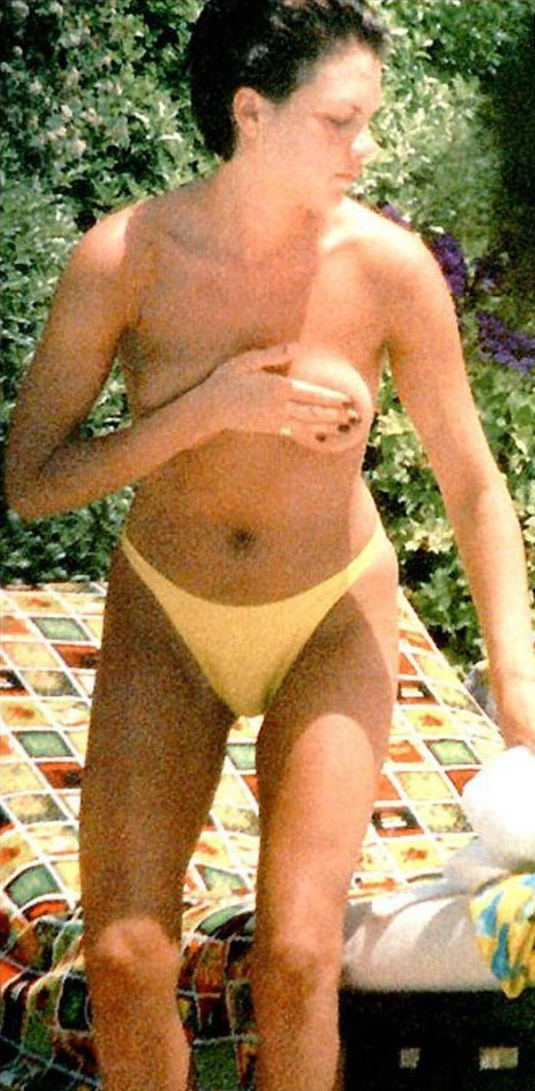 Victoria Beckham Topless Nude Leaked  nude photo