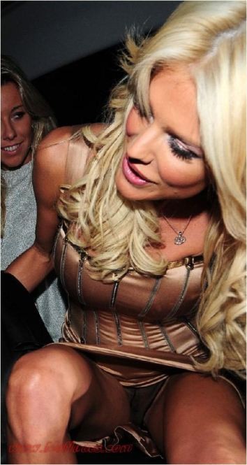 Victoria Silvstedt No Panties Upskirt  nude photo
