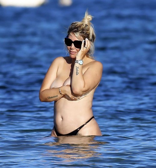 Wanda Nara 3 (2)  nude photo